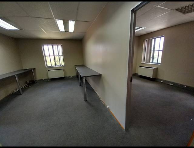 136M² OFFICE TO LET IN BRYANSTON